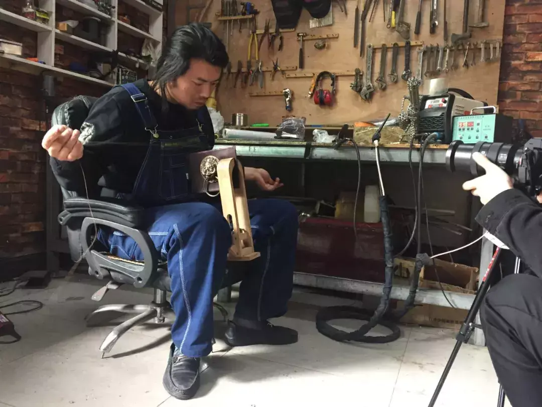 卖钢材广告语_幽默的钢材广告词_卖钢材广告幽默图片