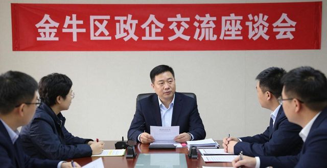 金牛区政企交流 成都量力钢材城等企业盼支持谋发展